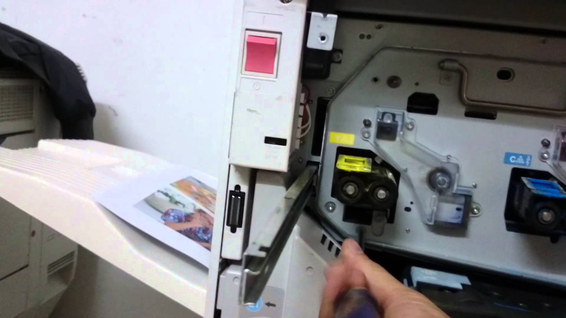 sửa máy photocopy màu bị kẹt giấy